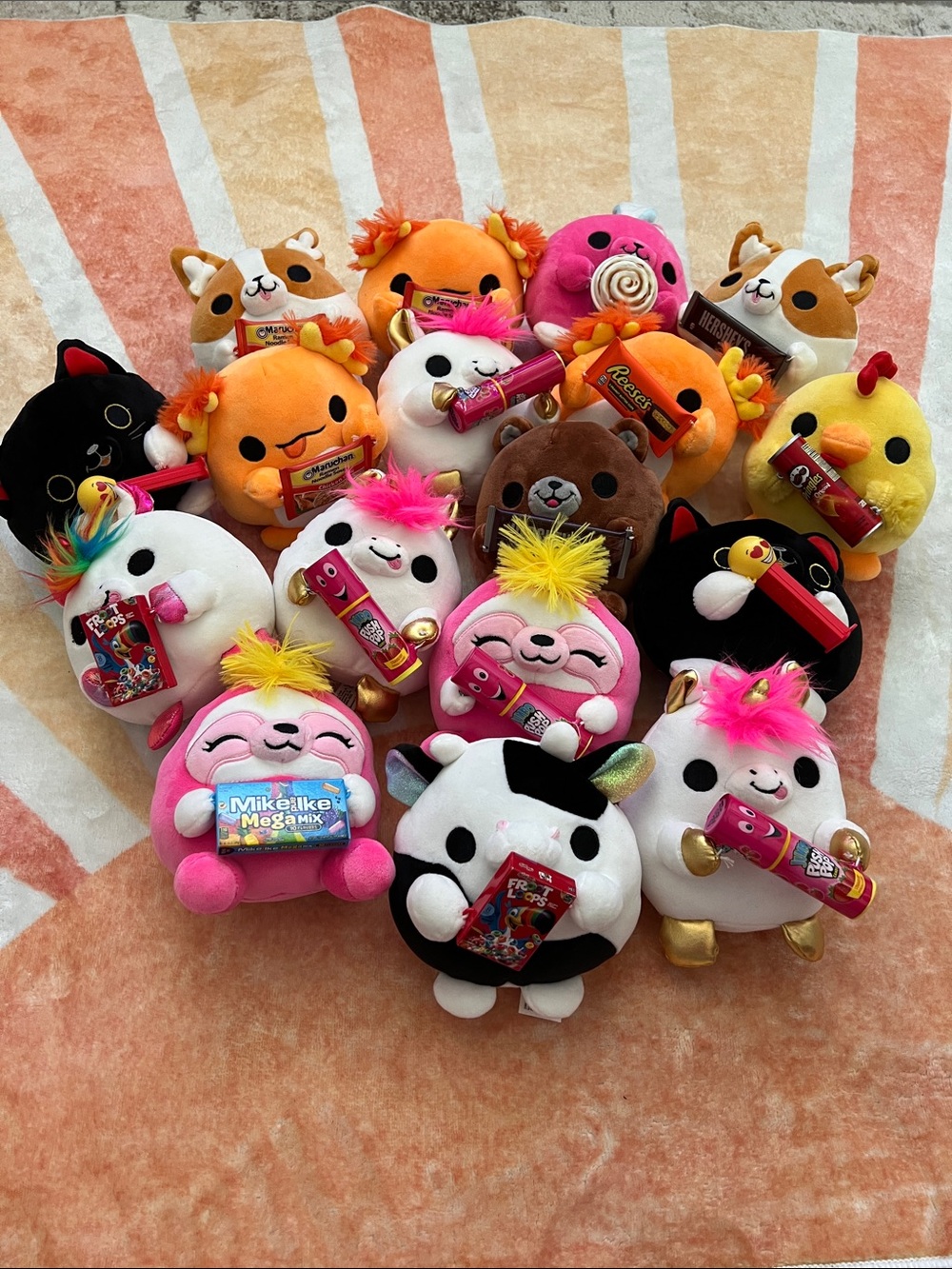 ZURU Snackles Plush Lot of 17 Food Brand Collectible Stuffed Animals ❤️